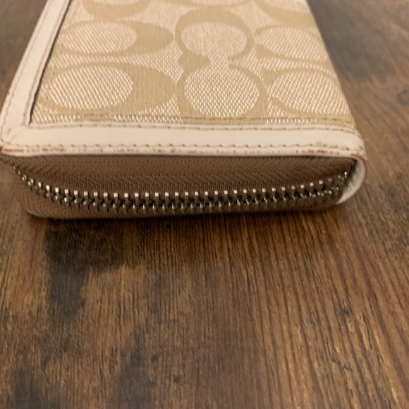 Coach Signature Tan/Creme/Pink Zip Wallet - Picture 7 of 15